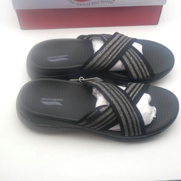 NEW Skechers Women's 10  Go Walk Arch Fit Sandals Serene Sandals  Black Silver - Picture 5 of 8